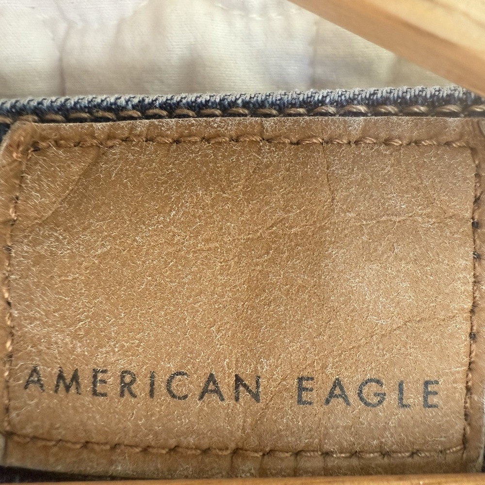American Eagle Outfitters‎ Mom Jeans Blue Distressed Stretch Medium Wash Sz 2 - Picture 6 of 10